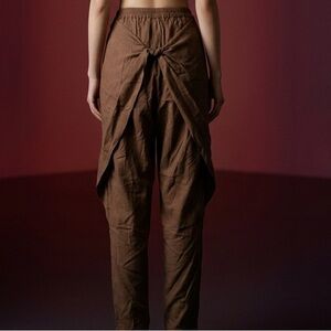 Very J Elastic Lightweight Pants with Twist in Back NWT